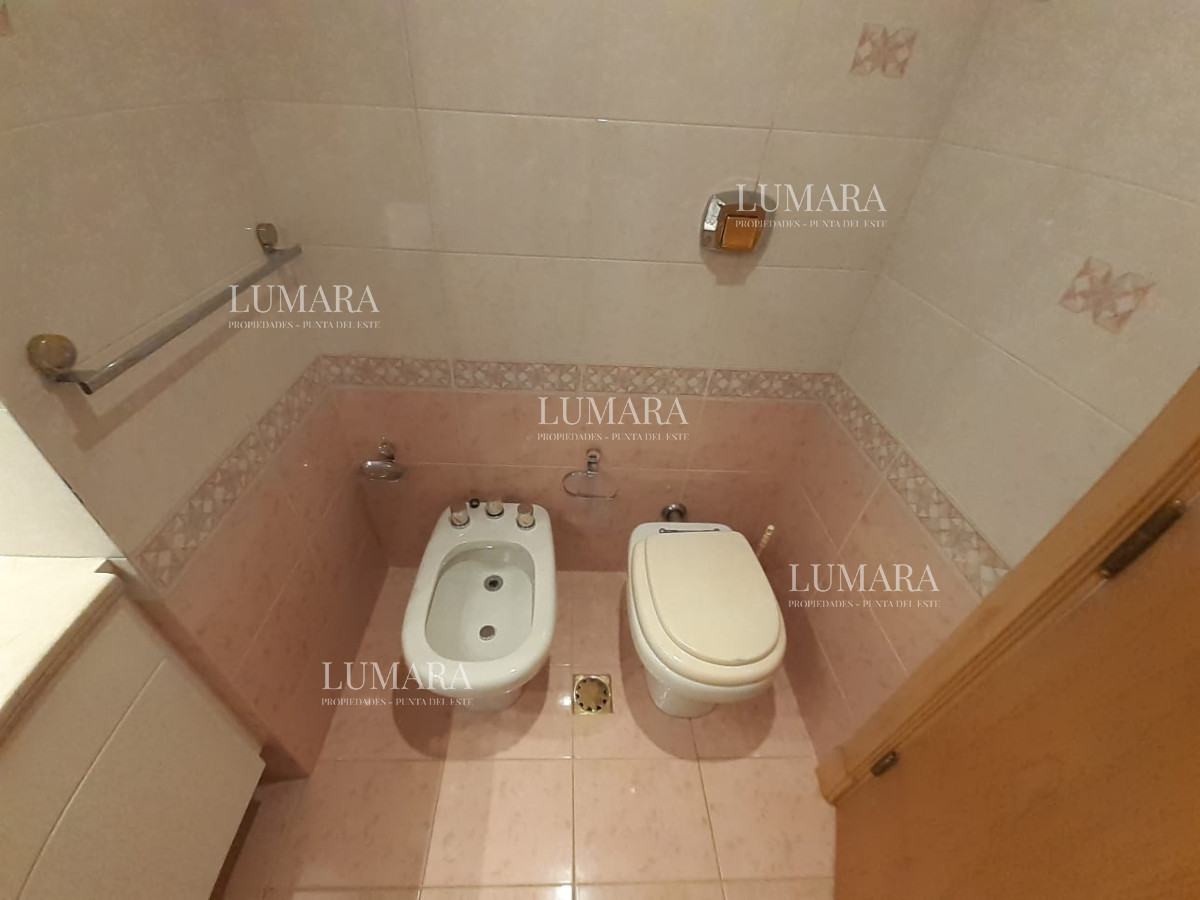 Apartamento ID.3084 - Apartamento en venta de 3 dormitorios en Punta del este , Playa brava , 