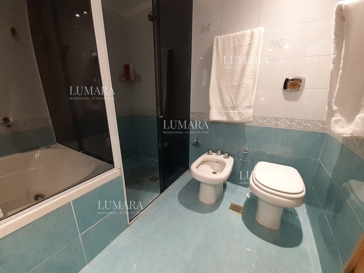 Apartamento ID.3084 - Apartamento en venta de 3 dormitorios en Punta del este , Playa brava , 