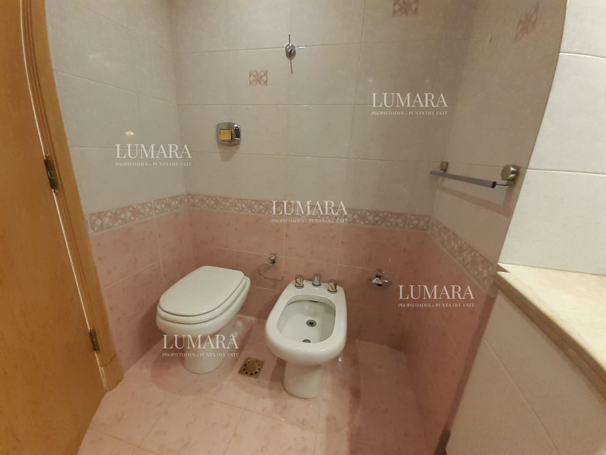 Apartamento ID.3084 - Apartamento en venta de 3 dormitorios en Punta del este , Playa brava , 