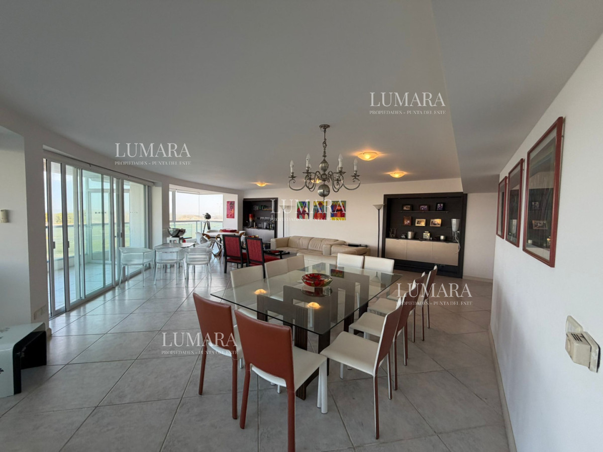 Apartamento ID.3084 - Apartamento en venta de 3 dormitorios en Punta del este , Playa brava , 