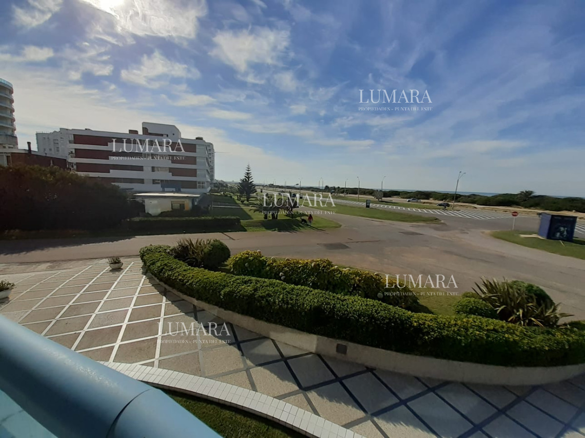 Apartamento ID.3084 - Apartamento en venta de 3 dormitorios en Punta del este , Playa brava , 