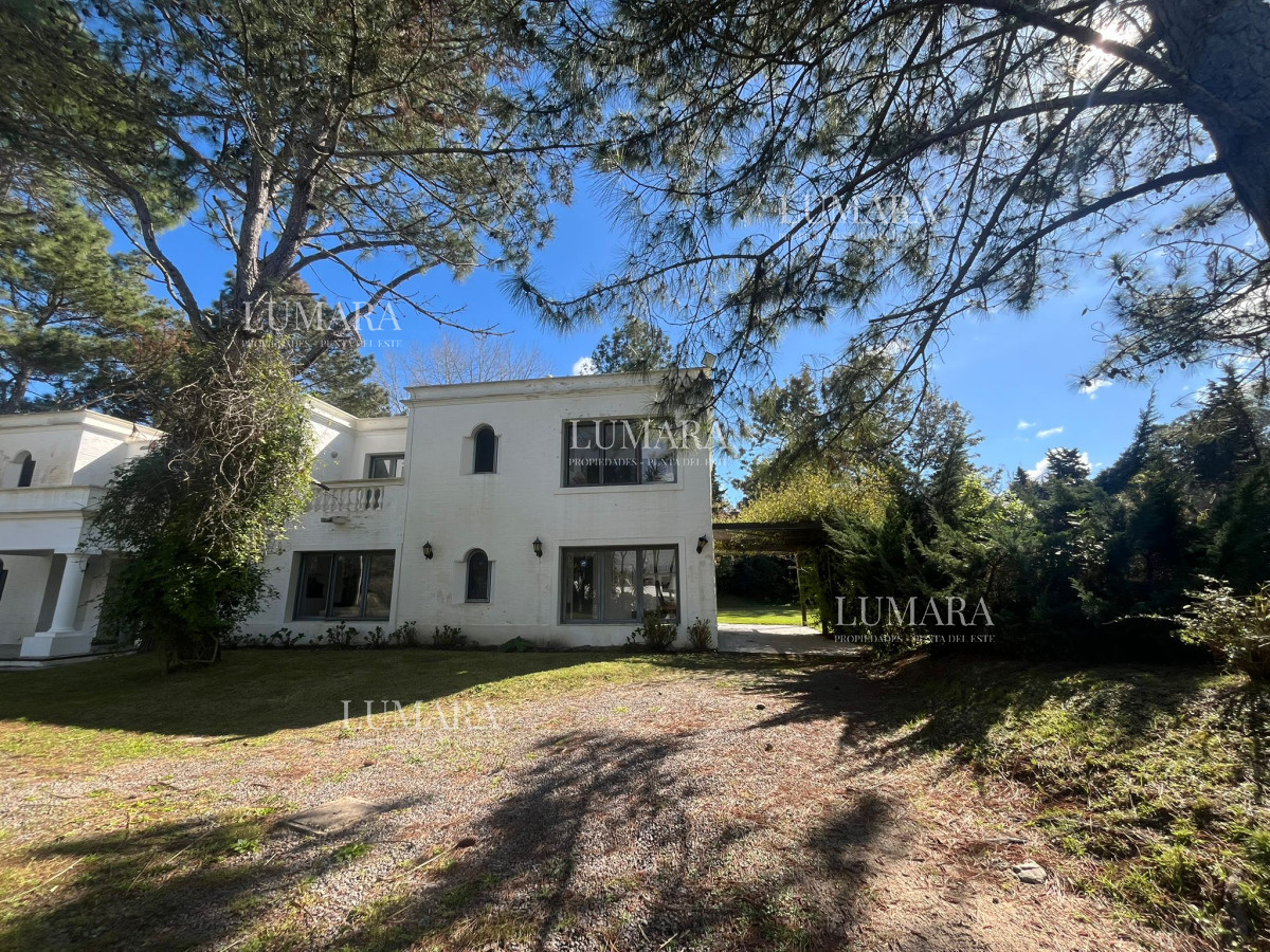 Casa ID.2899 - Casa en Alquiler de Temporada en Punta del este con gran capacidad  , a pasos de Playa Brava 