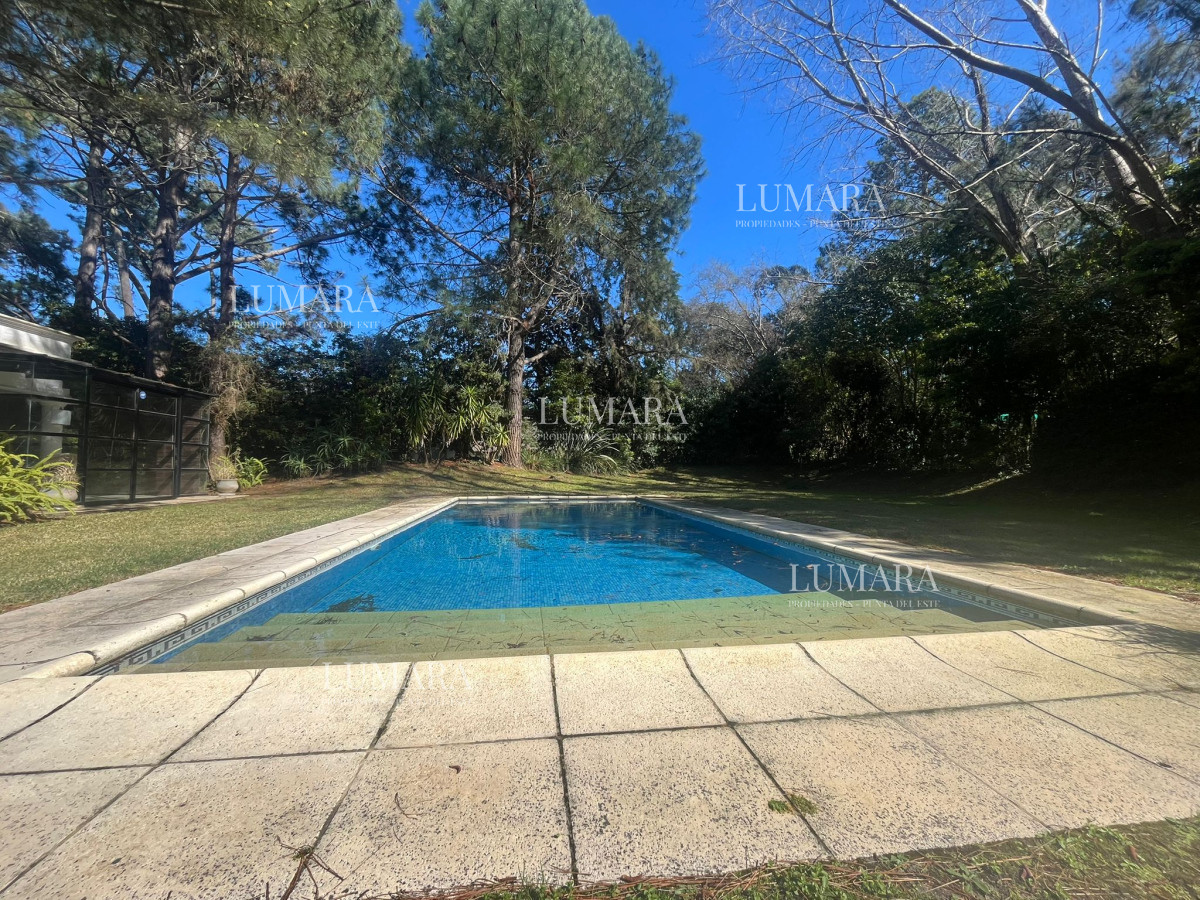 Casa ID.2899 - Casa en Alquiler de Temporada en Punta del este con gran capacidad  , a pasos de Playa Brava 