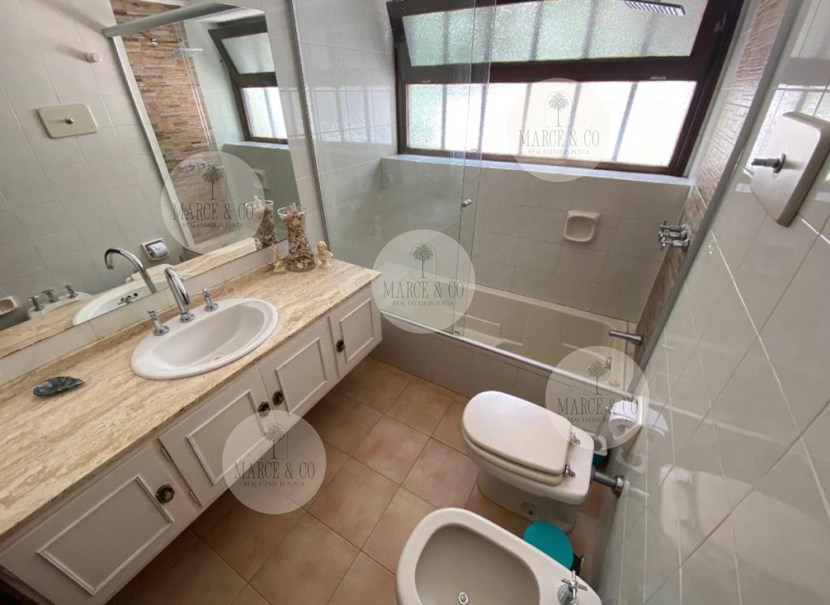 Casa ID.733 - ESPECTACULAR CASA EN LUGANO 5 DORMITORIOS 4 BAÑOS 