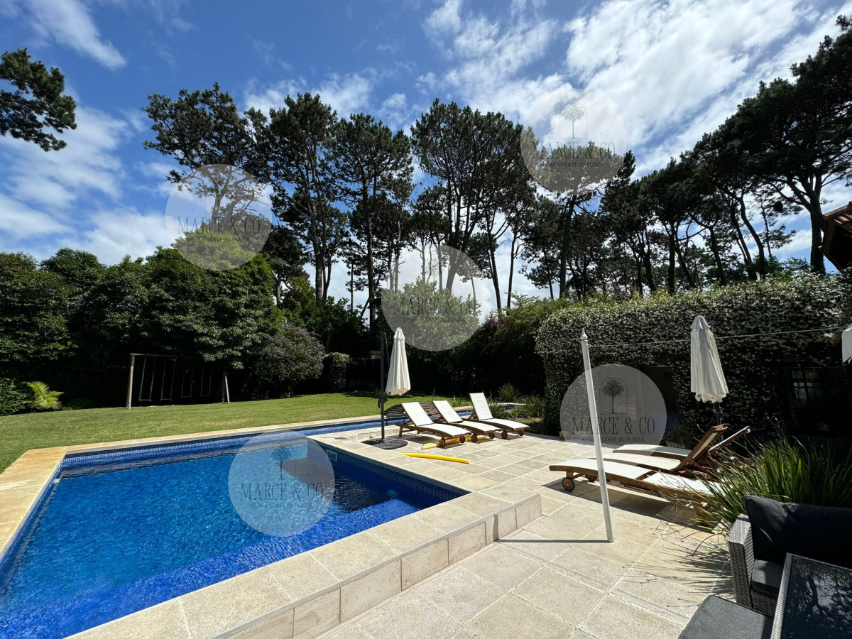 Casa ID.733 - ESPECTACULAR CASA EN LUGANO 5 DORMITORIOS 4 BAÑOS 