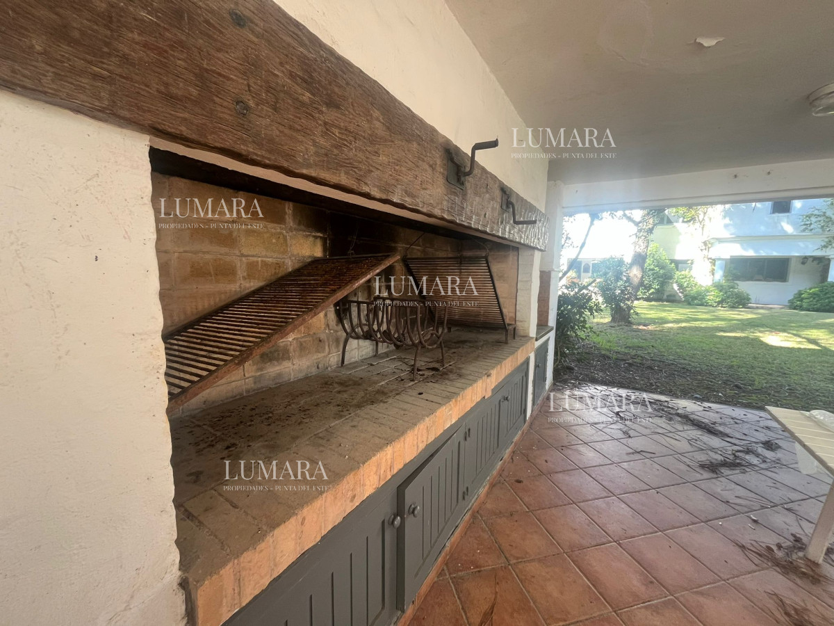 Casa ID.2899 - Casa en Alquiler de Temporada en Punta del este con gran capacidad  , a pasos de Playa Brava 