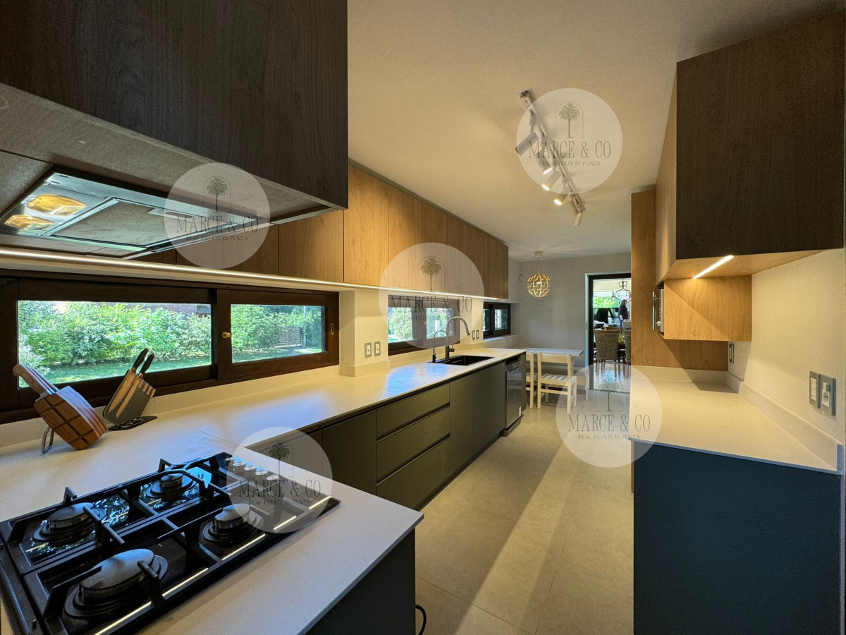 Casa ID.733 - ESPECTACULAR CASA EN LUGANO 5 DORMITORIOS 4 BAÑOS 