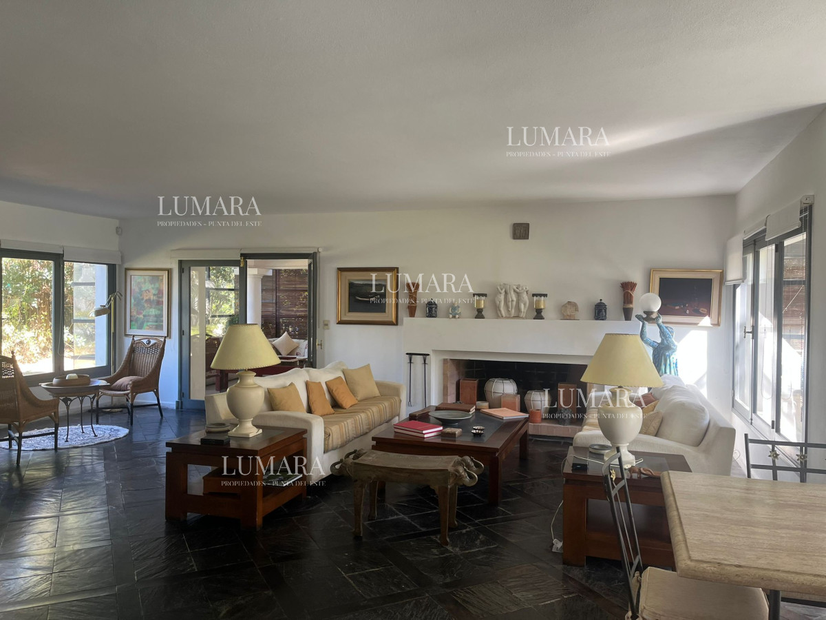 Casa ID.2899 - Casa en Alquiler de Temporada en Punta del este con gran capacidad  , a pasos de Playa Brava 