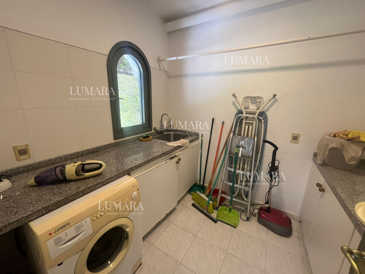 Casa ID.2899 - Casa en Alquiler de Temporada en Punta del este con gran capacidad  , a pasos de Playa Brava 