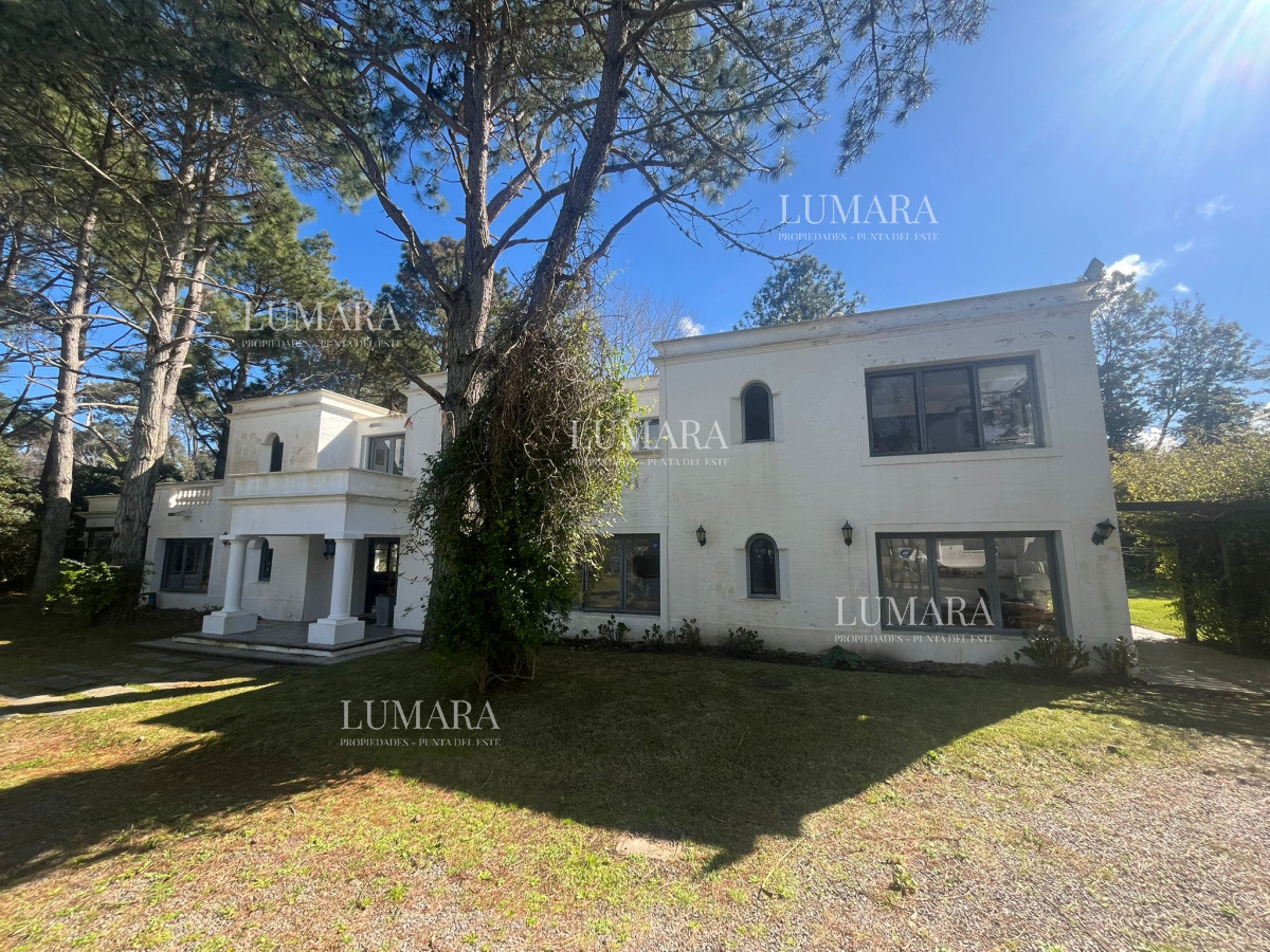 Casa ID.2899 - Casa en Alquiler de Temporada en Punta del este con gran capacidad  , a pasos de Playa Brava 