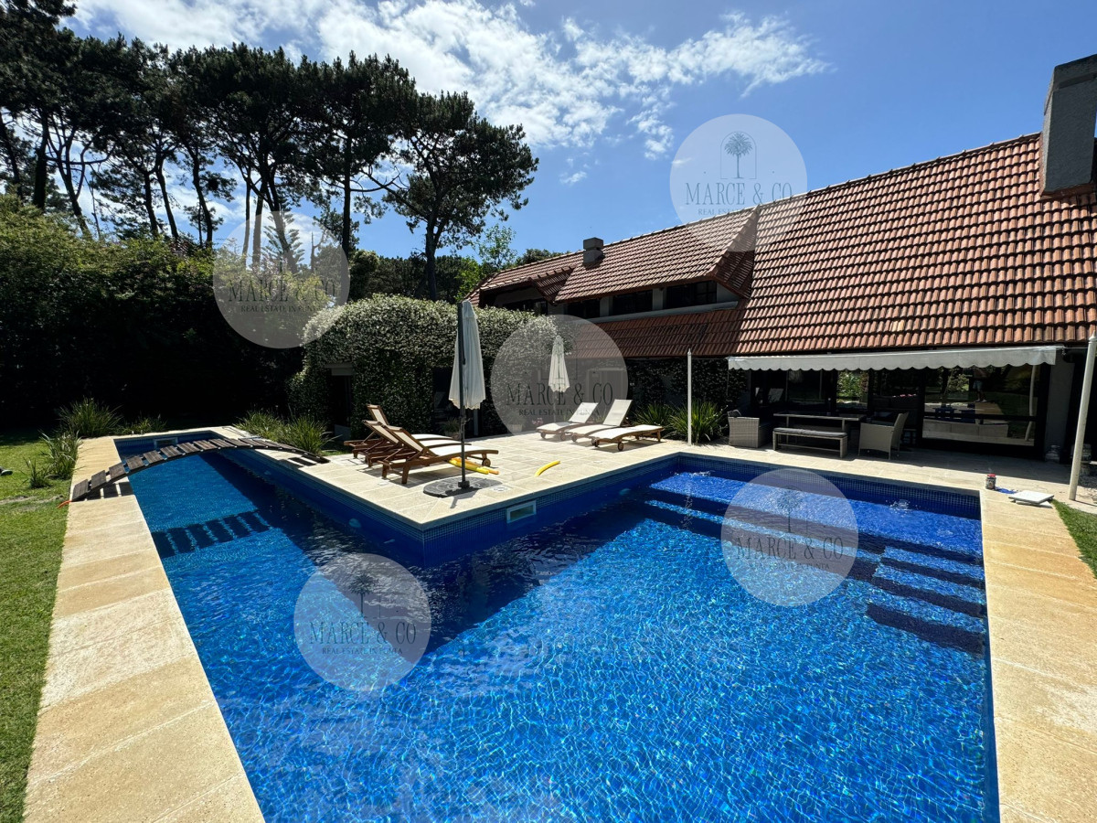 Casa ID.733 - ESPECTACULAR CASA EN LUGANO 5 DORMITORIOS 4 BAÑOS 