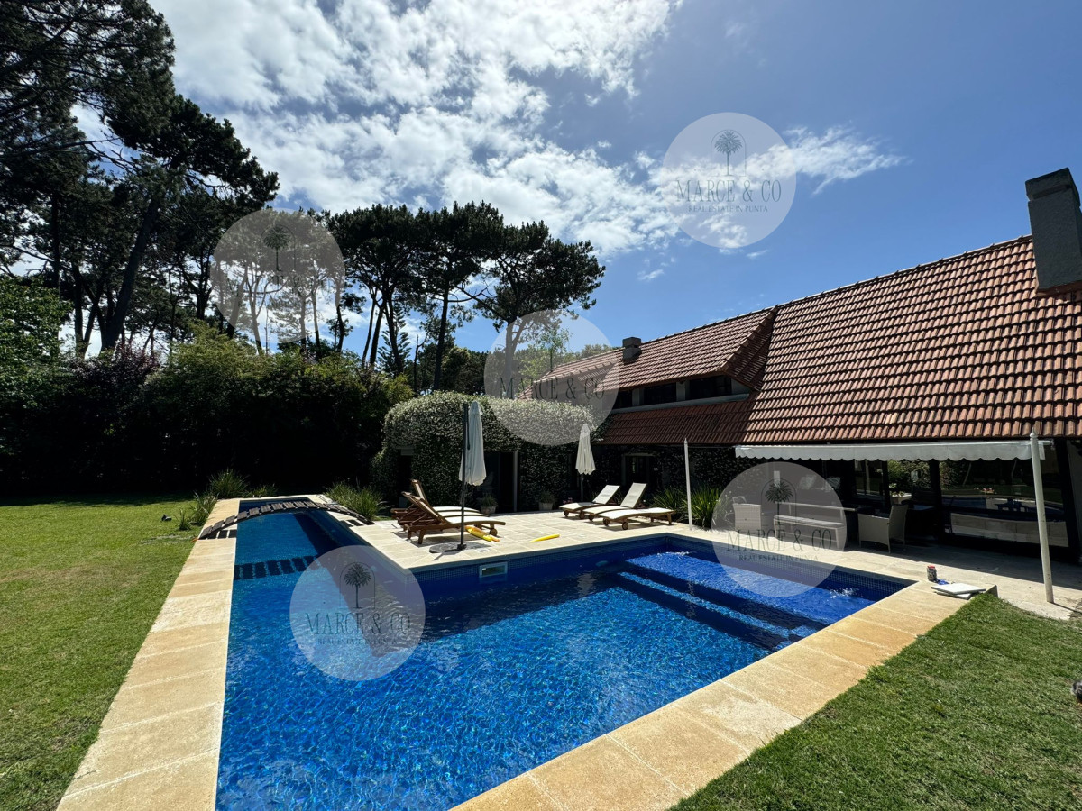 Casa ID.733 - ESPECTACULAR CASA EN LUGANO 5 DORMITORIOS 4 BAÑOS 
