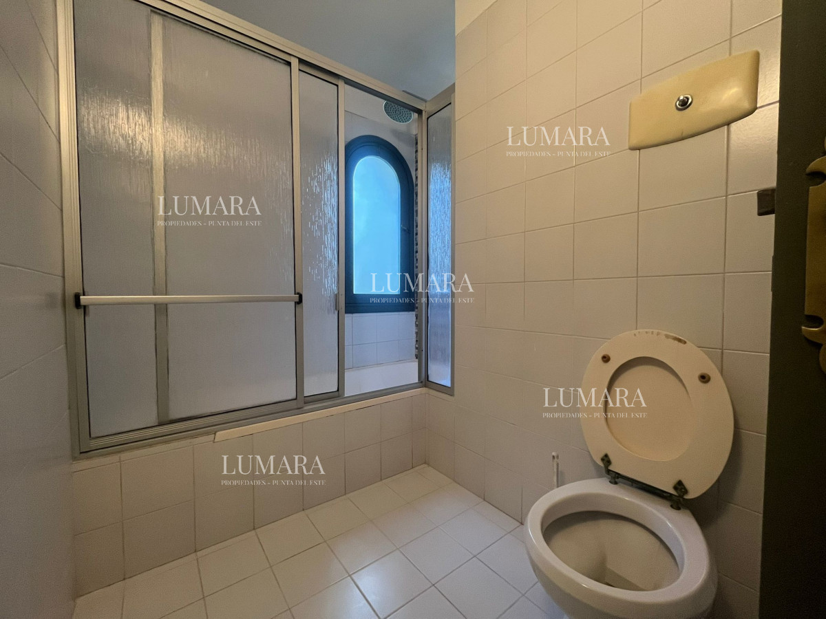 Casa ID.2899 - Casa en Alquiler de Temporada en Punta del este con gran capacidad  , a pasos de Playa Brava 