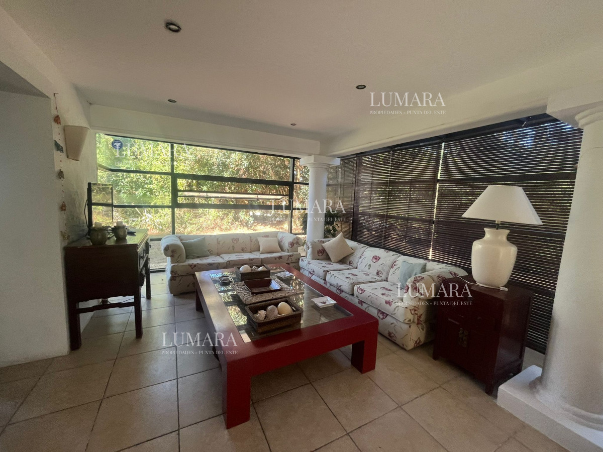 Casa ID.2899 - Casa en Alquiler de Temporada en Punta del este con gran capacidad  , a pasos de Playa Brava 