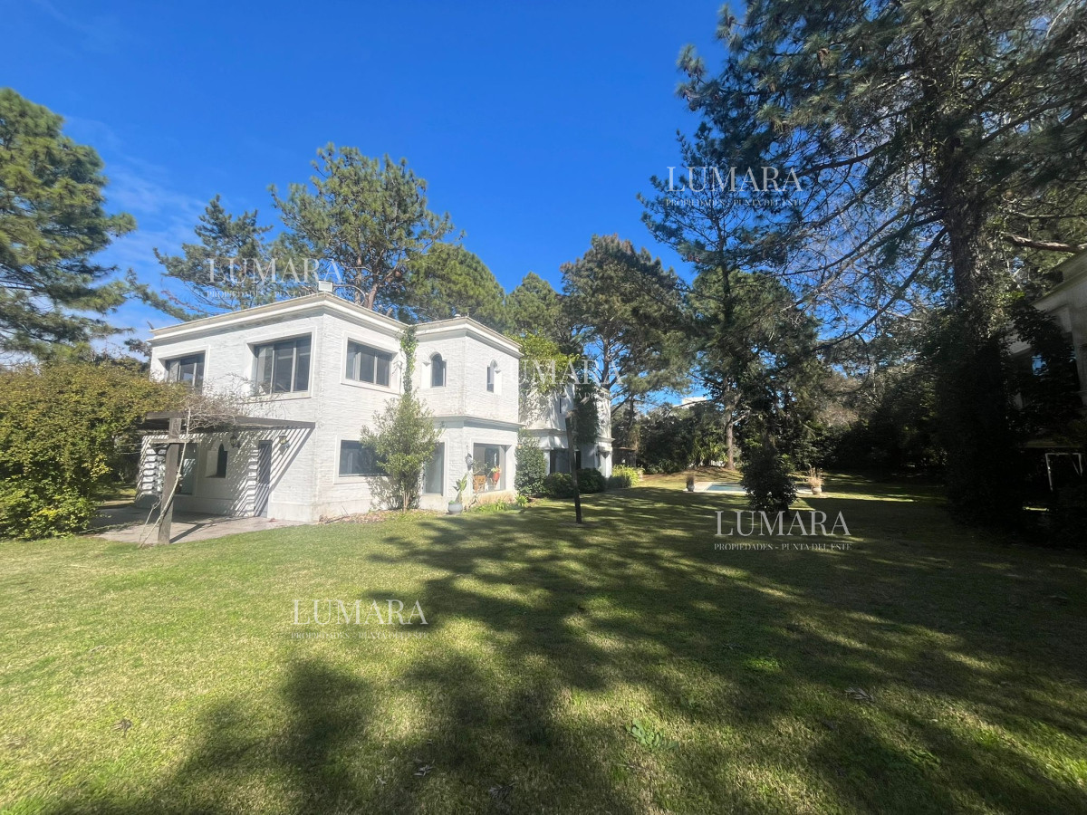 Casa ID.2899 - Casa en Alquiler de Temporada en Punta del este con gran capacidad  , a pasos de Playa Brava 