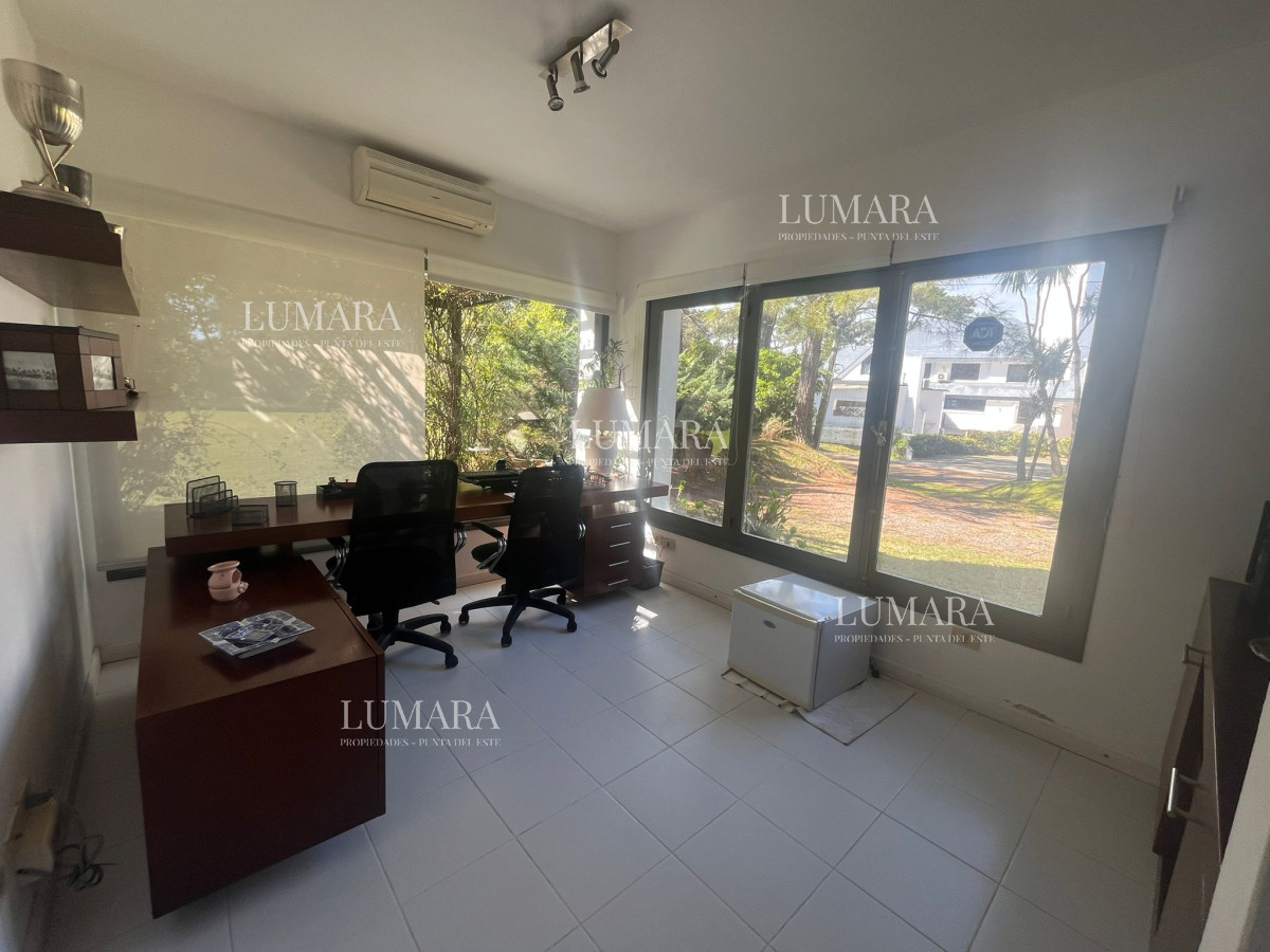 Casa ID.2899 - Casa en Alquiler de Temporada en Punta del este con gran capacidad  , a pasos de Playa Brava 