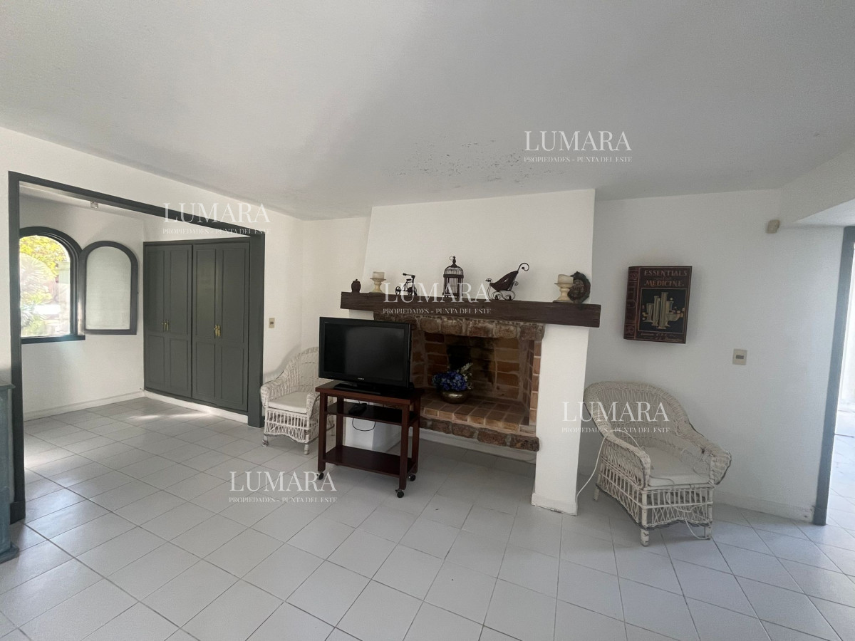 Casa ID.2899 - Casa en Alquiler de Temporada en Punta del este con gran capacidad  , a pasos de Playa Brava 