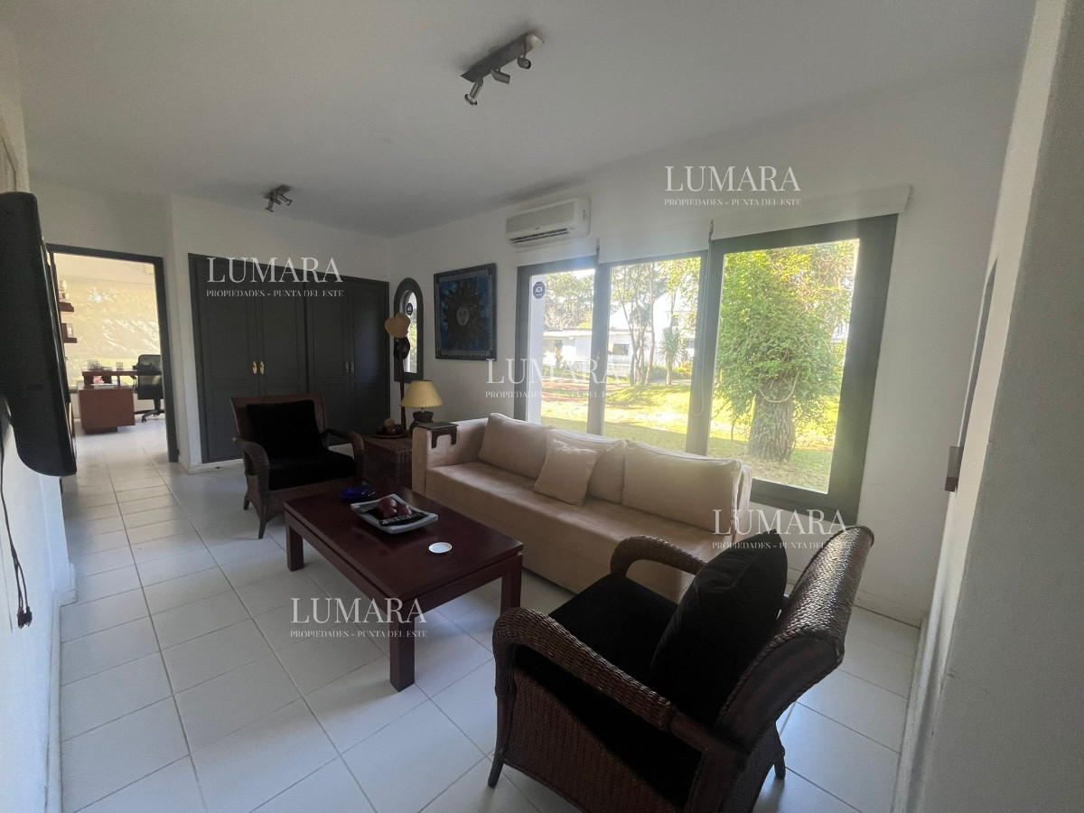 Casa ID.2899 - Casa en Alquiler de Temporada en Punta del este con gran capacidad  , a pasos de Playa Brava 