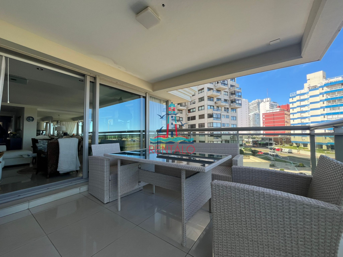 Apartamento ID.294 - Apartamento de 4 dormitorios en venta en Punta del este imperiale