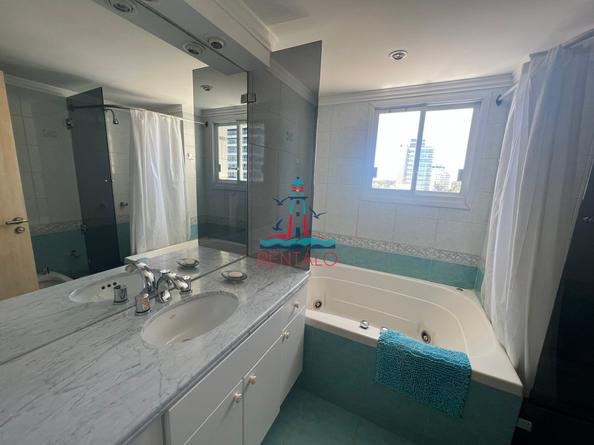 Apartamento ID.256 - Apartamento en venta 3 dormitorios en Punta del Este Playa brava