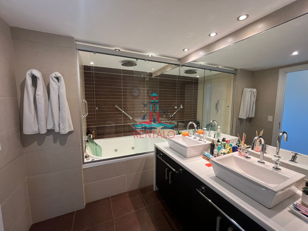 Apartamento ID.294 - Apartamento de 4 dormitorios en venta en Punta del este imperiale