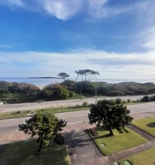 Mansa frente al mar con piscina gym parrilleros  cochera para 3 autos