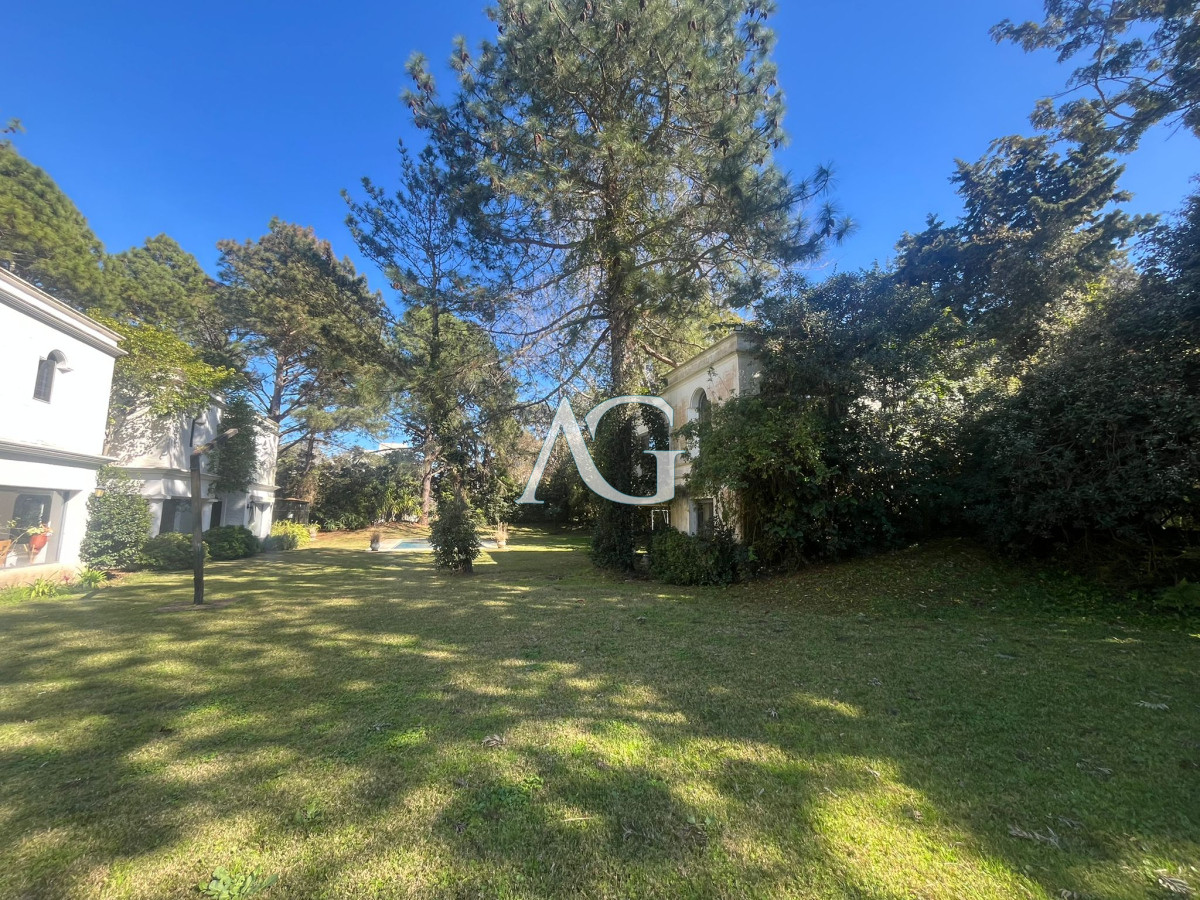 Casa ID.277 - Casa en Alquiler de Temporada en Punta del este con gran capacidad  , a pasos de Playa Brava 