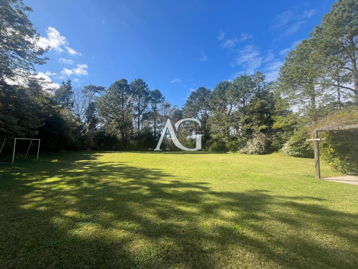 Casa ID.277 - Casa en Alquiler de Temporada en Punta del este con gran capacidad  , a pasos de Playa Brava 