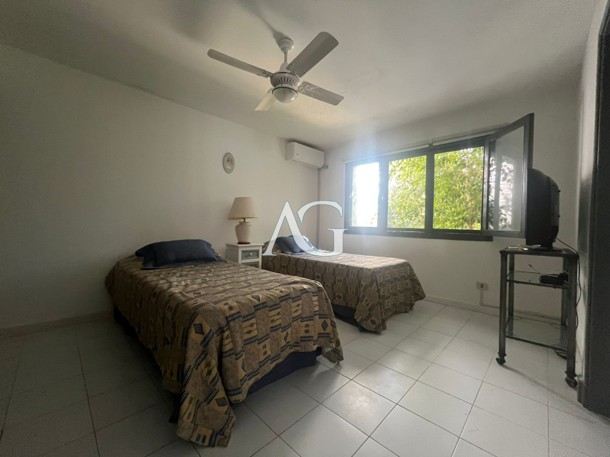 Casa ID.277 - Casa en Alquiler de Temporada en Punta del este con gran capacidad  , a pasos de Playa Brava 