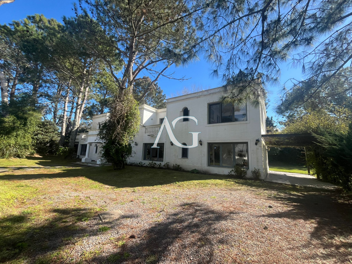 Casa ID.277 - Casa en Alquiler de Temporada en Punta del este con gran capacidad  , a pasos de Playa Brava 