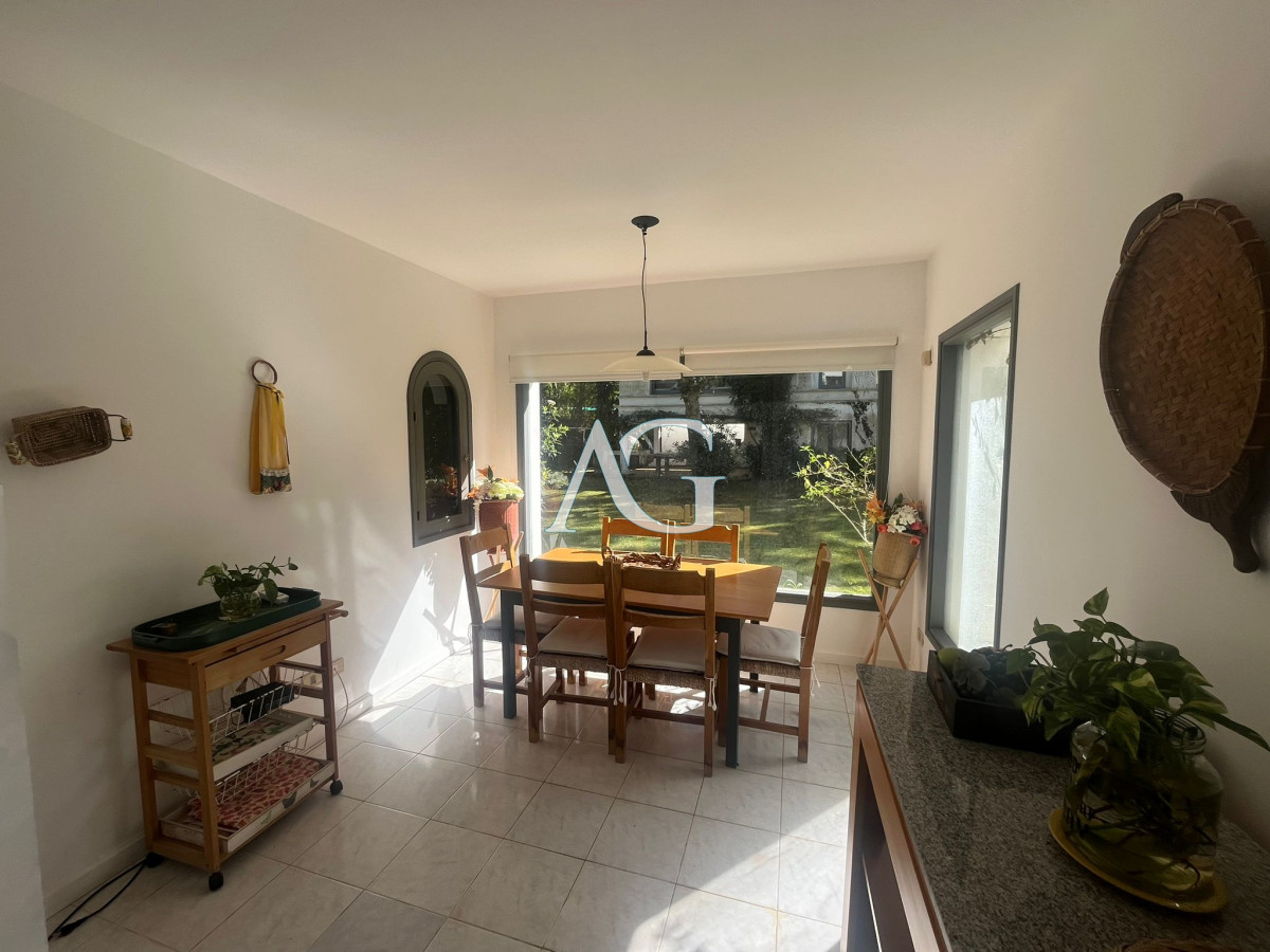 Casa ID.277 - Casa en Alquiler de Temporada en Punta del este con gran capacidad  , a pasos de Playa Brava 