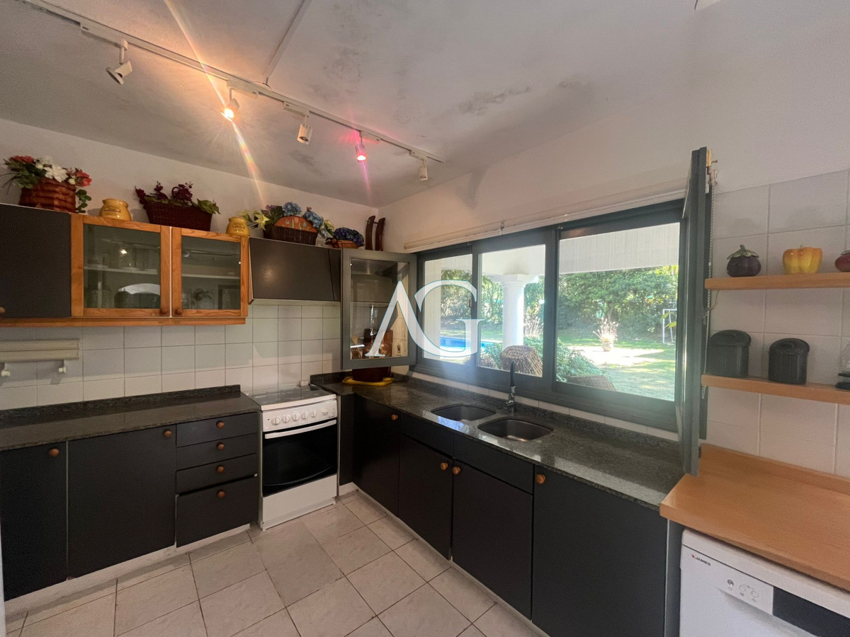 Casa ID.277 - Casa en Alquiler de Temporada en Punta del este con gran capacidad  , a pasos de Playa Brava 