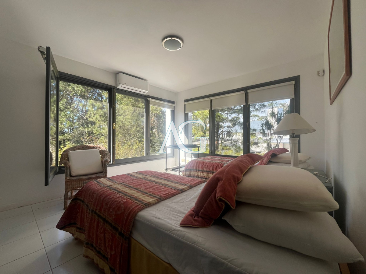 Casa ID.277 - Casa en Alquiler de Temporada en Punta del este con gran capacidad  , a pasos de Playa Brava 