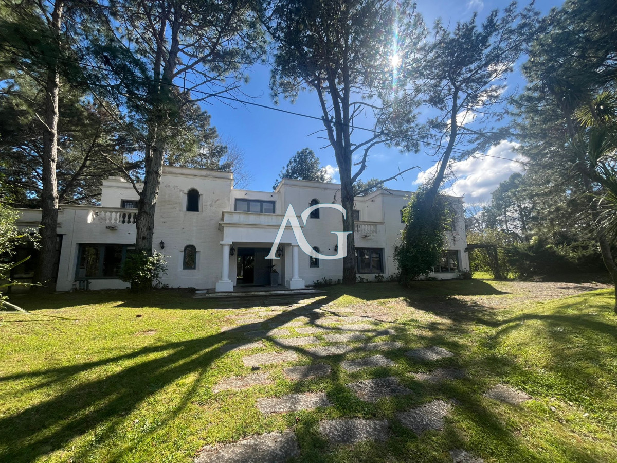 Casa ID.277 - Casa en Alquiler de Temporada en Punta del este con gran capacidad  , a pasos de Playa Brava 