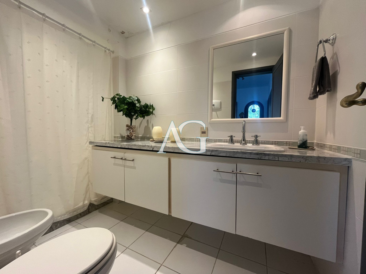 Casa ID.277 - Casa en Alquiler de Temporada en Punta del este con gran capacidad  , a pasos de Playa Brava 