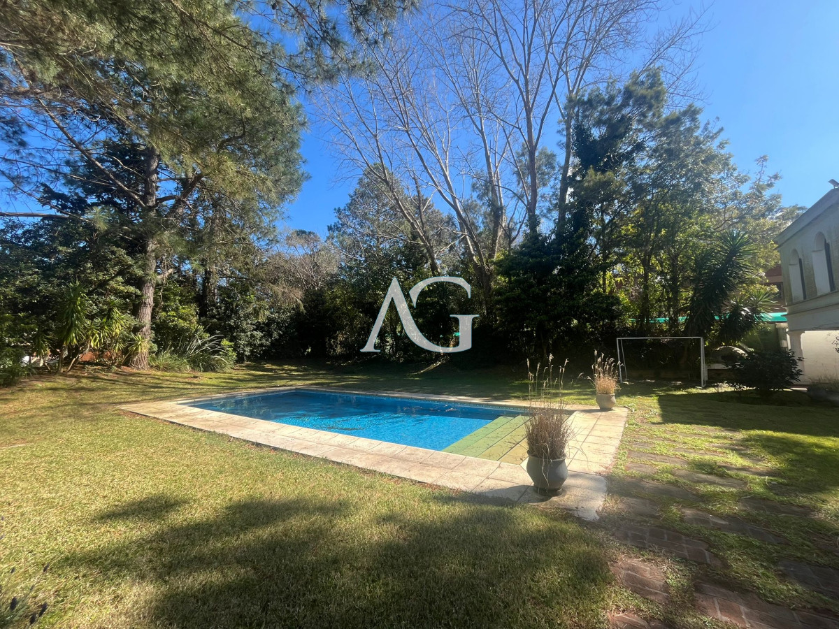 Casa ID.277 - Casa en Alquiler de Temporada en Punta del este con gran capacidad  , a pasos de Playa Brava 