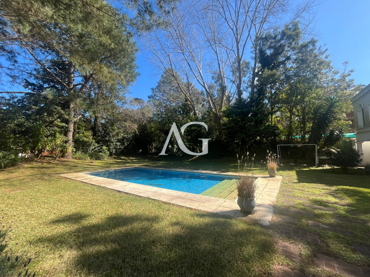 Casa ID.277 - Casa en Alquiler de Temporada en Punta del este con gran capacidad  , a pasos de Playa Brava 