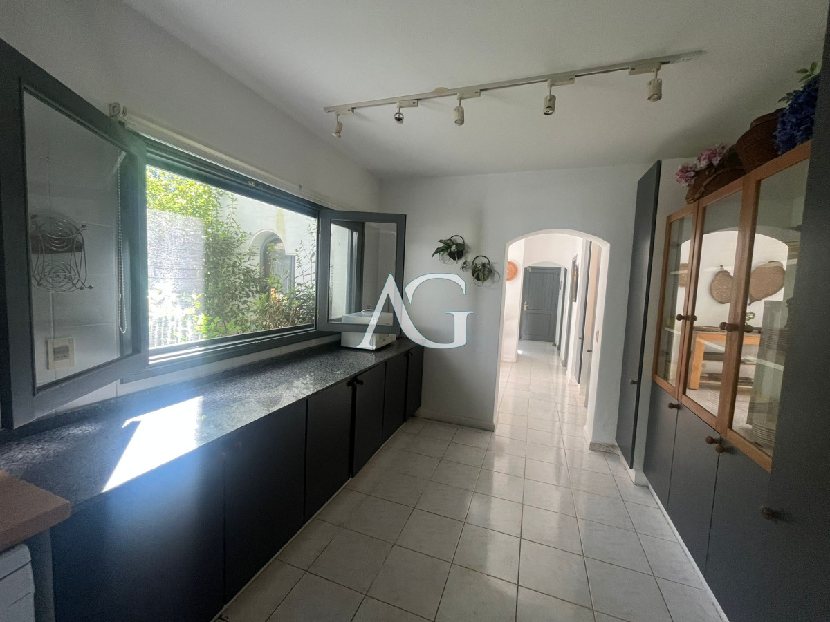 Casa ID.277 - Casa en Alquiler de Temporada en Punta del este con gran capacidad  , a pasos de Playa Brava 