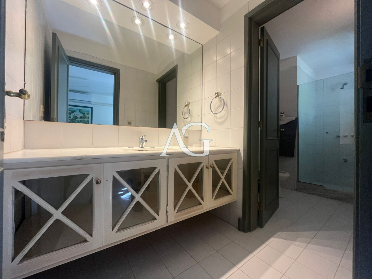 Casa ID.277 - Casa en Alquiler de Temporada en Punta del este con gran capacidad  , a pasos de Playa Brava 