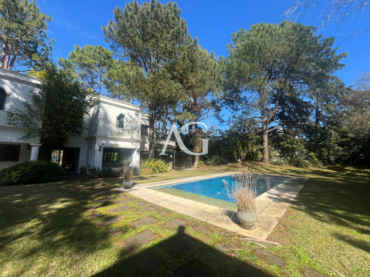 Casa ID.277 - Casa en Alquiler de Temporada en Punta del este con gran capacidad  , a pasos de Playa Brava 
