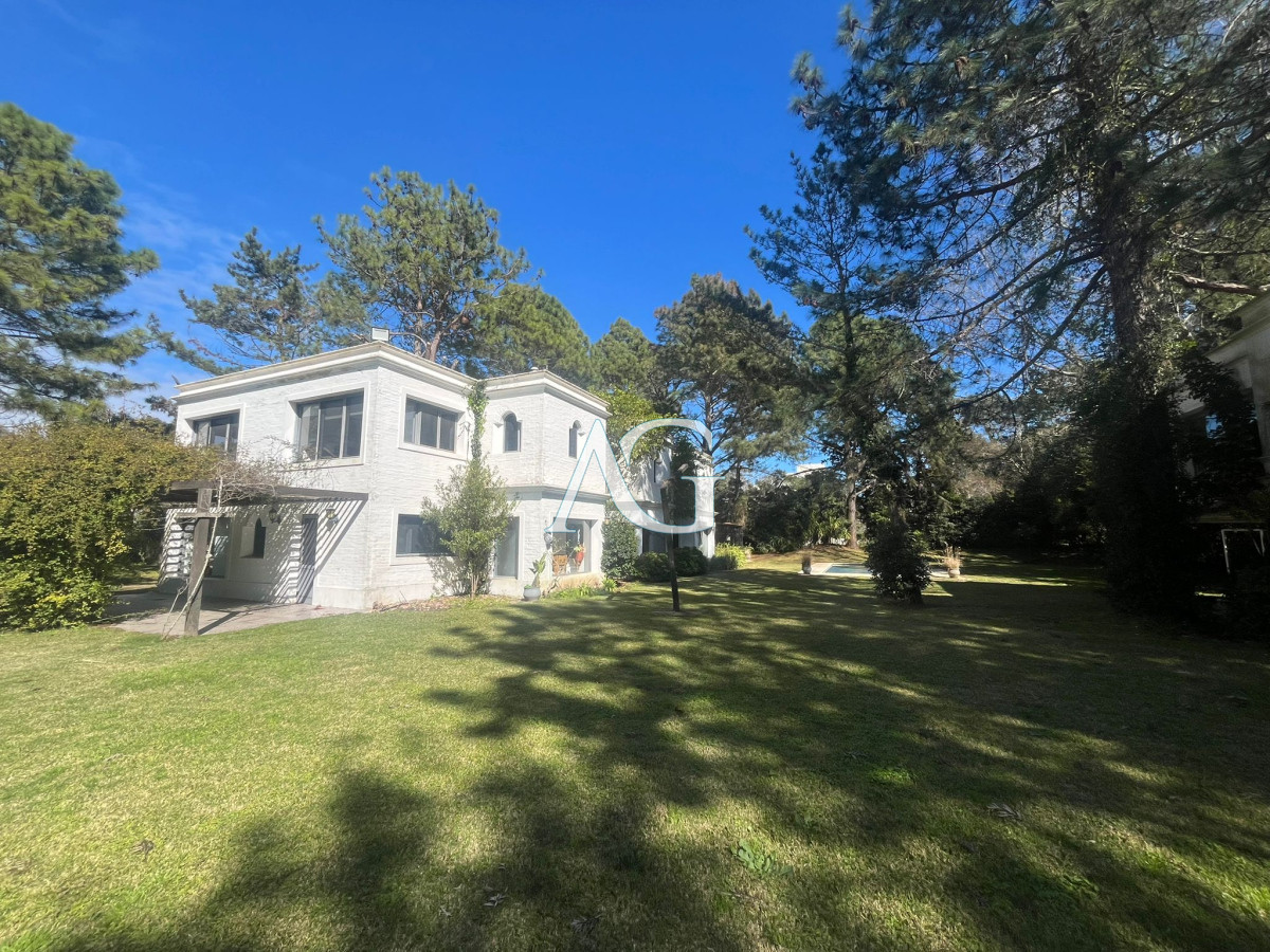 Casa ID.277 - Casa en Alquiler de Temporada en Punta del este con gran capacidad  , a pasos de Playa Brava 