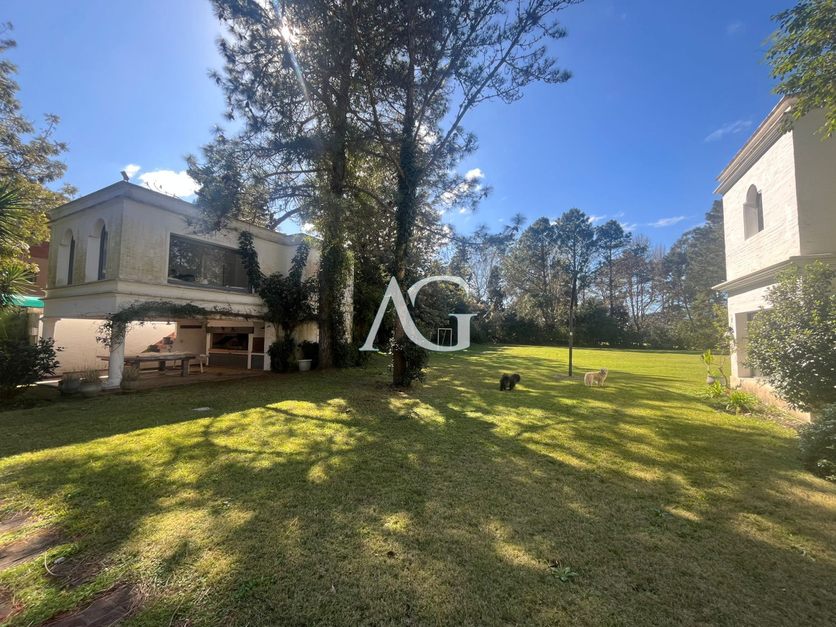 Casa ID.277 - Casa en Alquiler de Temporada en Punta del este con gran capacidad  , a pasos de Playa Brava 