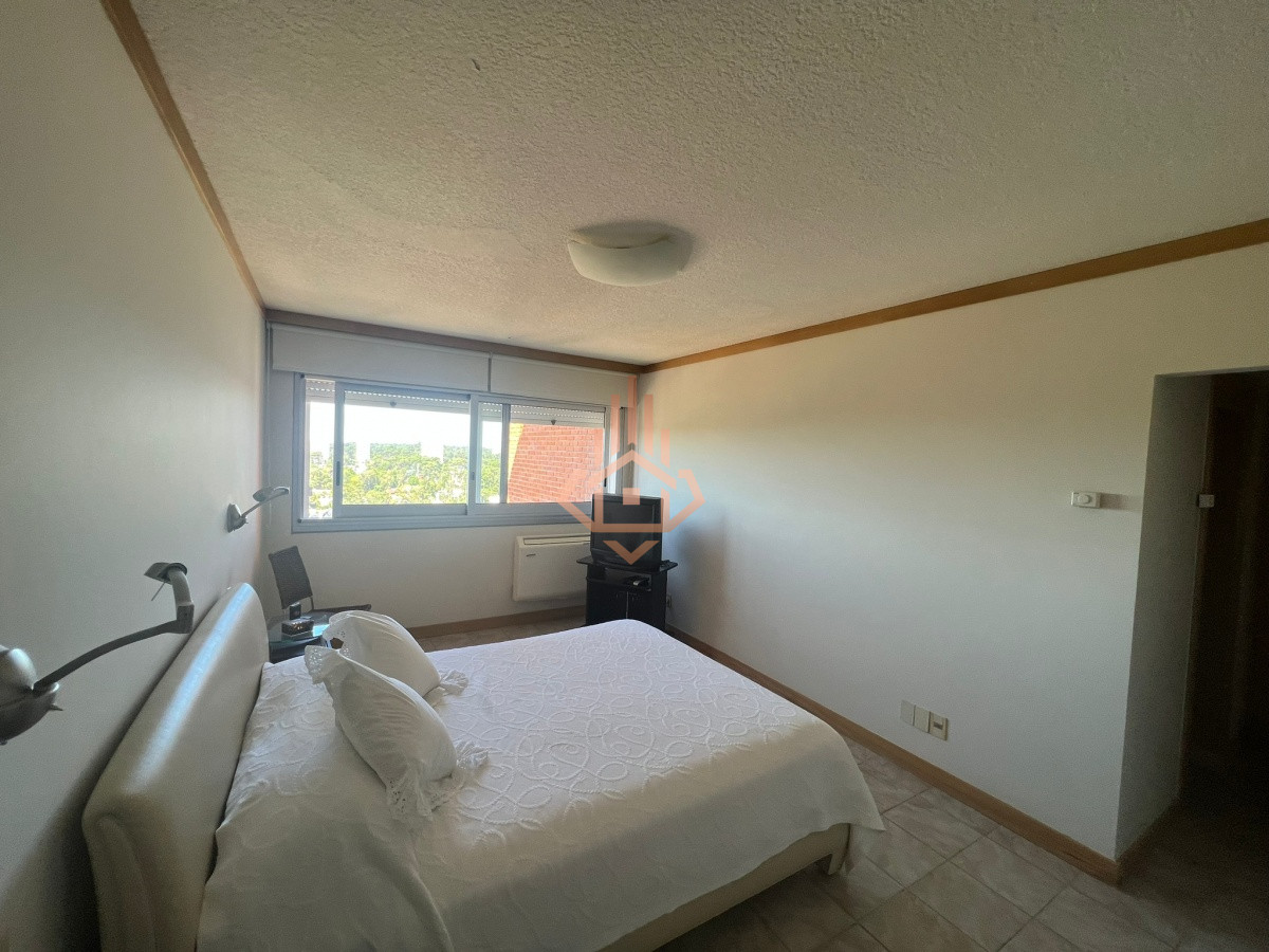 Apartamento en Venta de 3 Dormitorios en Playa Mansa , Punta del este , Vista al mar