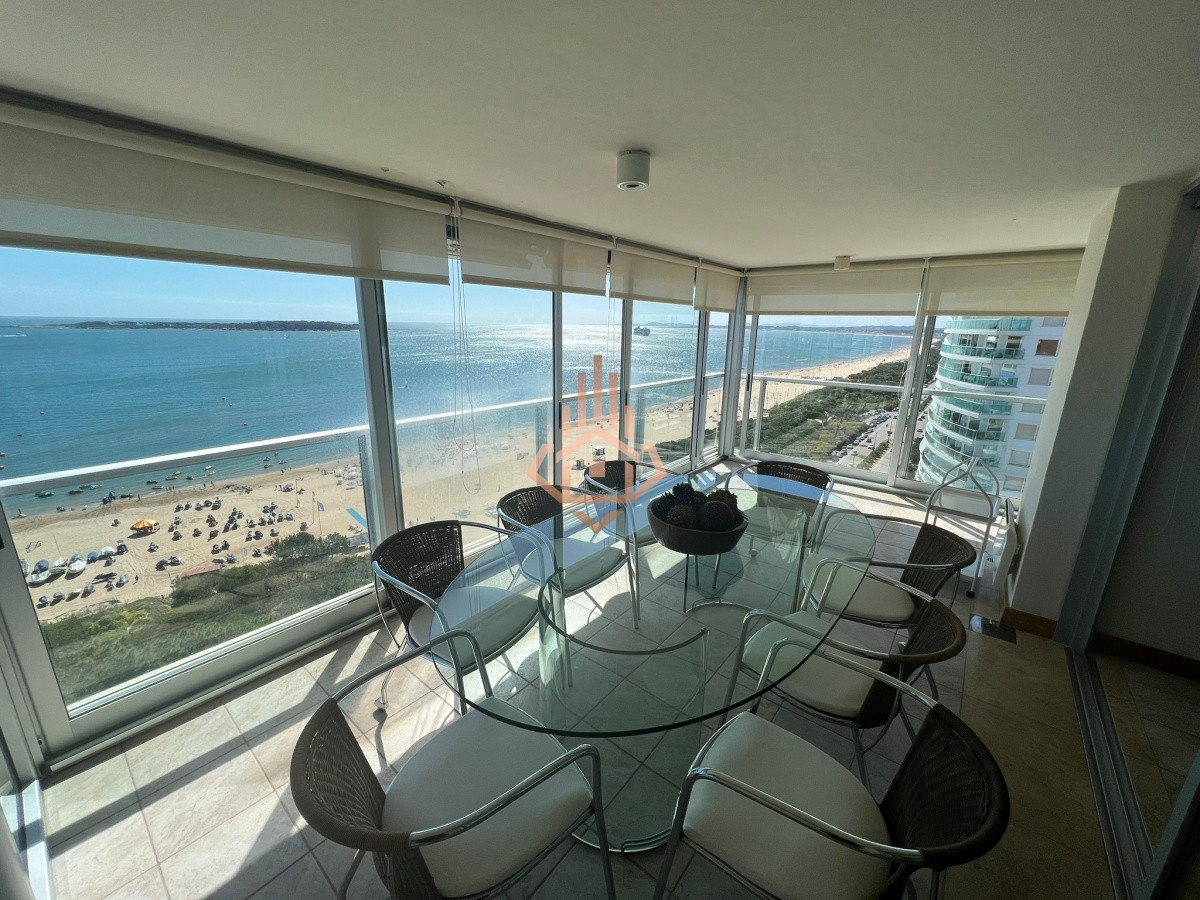 Apartamento en Venta de 3 Dormitorios en Playa Mansa , Punta del este , Vista al mar