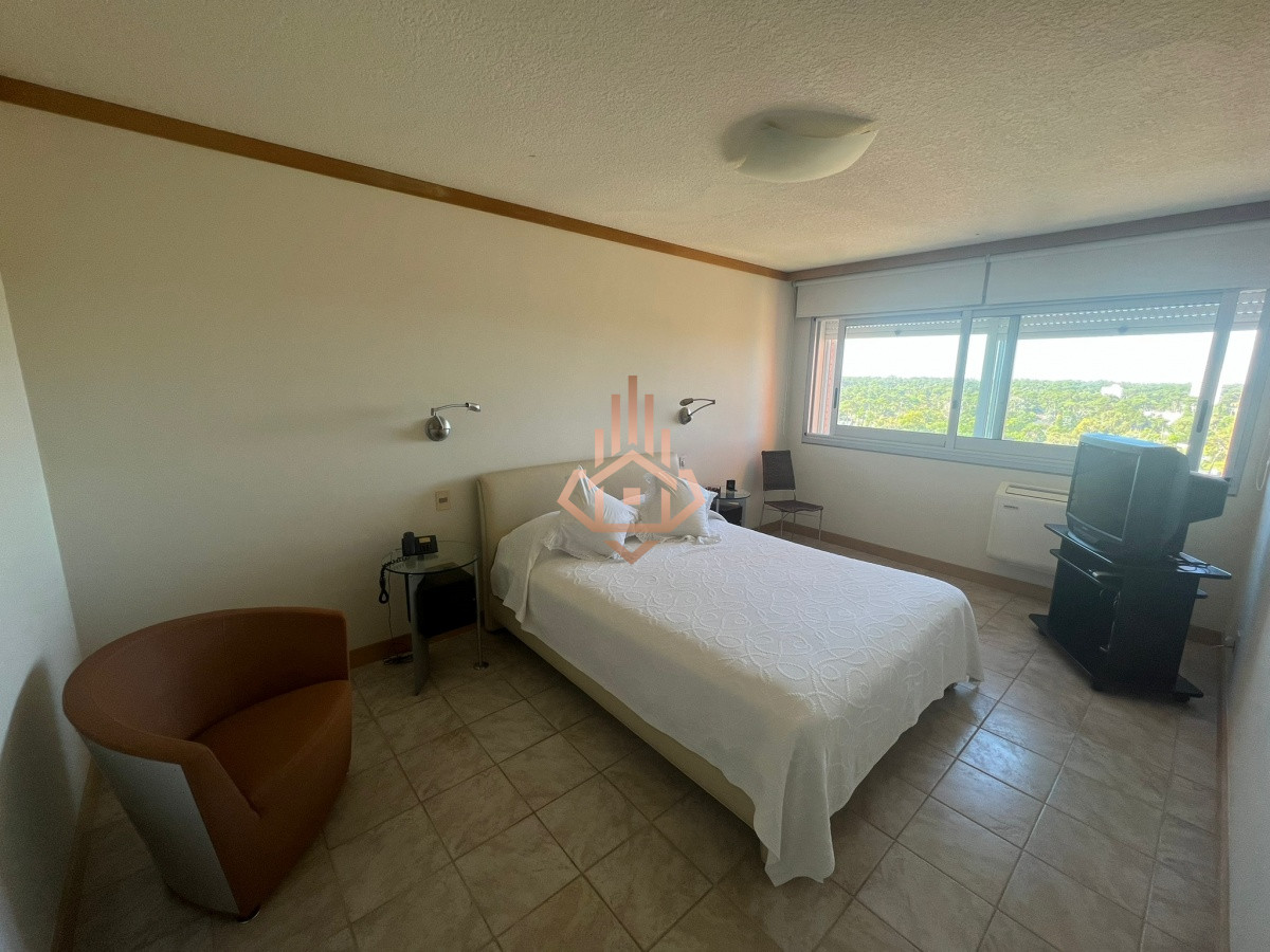 Apartamento en Venta de 3 Dormitorios en Playa Mansa , Punta del este , Vista al mar
