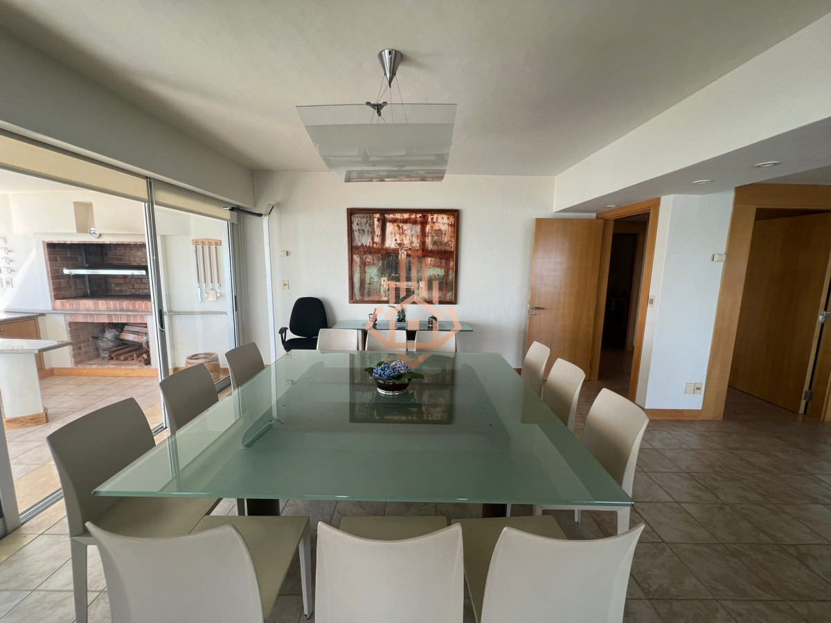 Apartamento en Venta de 3 Dormitorios en Playa Mansa , Punta del este , Vista al mar