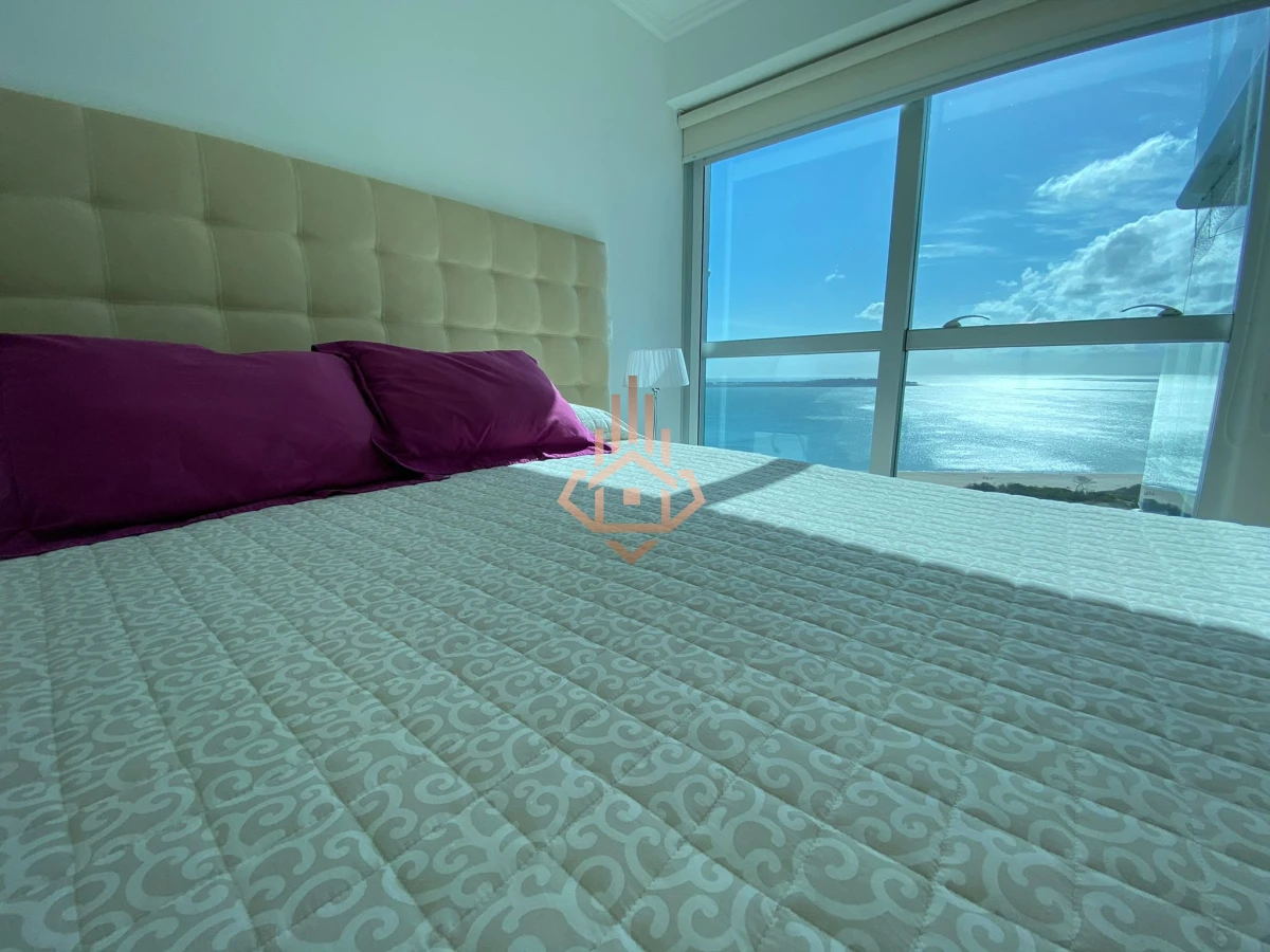 Apartamento de 2 Dormitorios en Venta en Punta del este , Playa Mansa , Miami Boulevard , Vista al mar