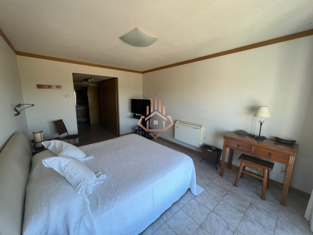 Apartamento en Venta de 3 Dormitorios en Playa Mansa , Punta del este , Vista al mar