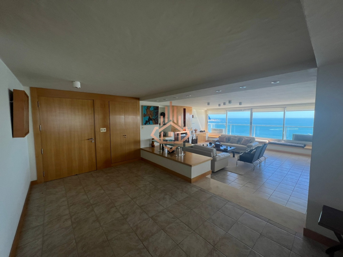 Apartamento en Venta de 3 Dormitorios en Playa Mansa , Punta del este , Vista al mar