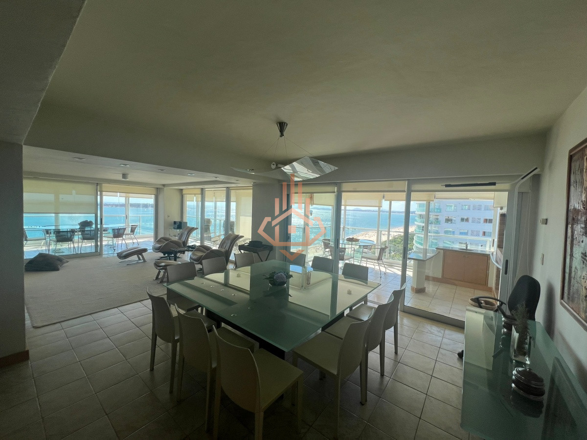 Apartamento en Venta de 3 Dormitorios en Playa Mansa , Punta del este , Vista al mar